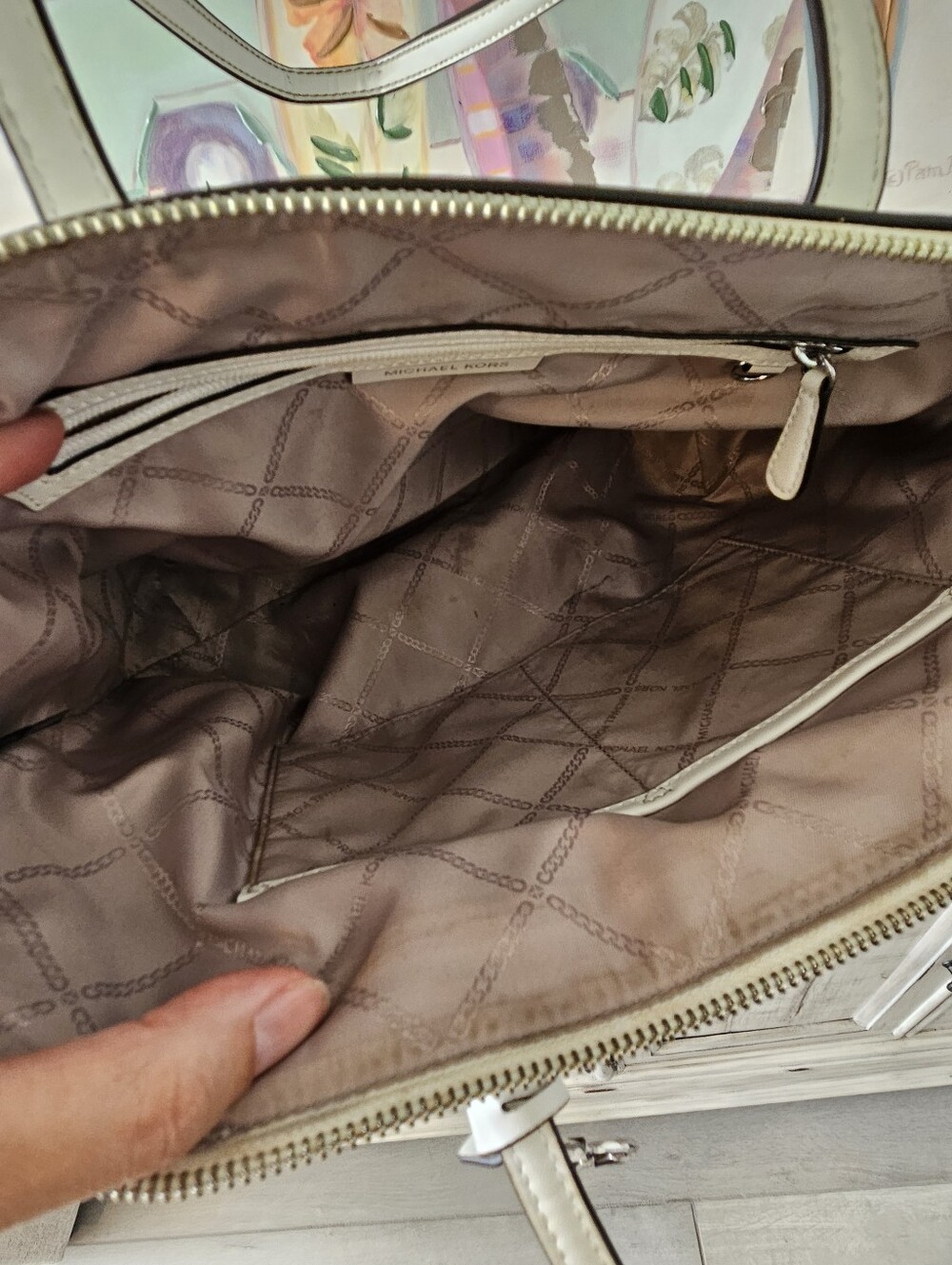 Michael Kors white tote bag Marilyn Medium Saffiano leather top-zip, great cond. - Picture 8 of 15